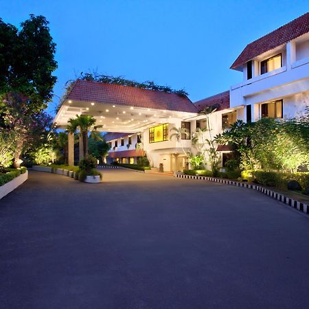 Trident Chennai Otel Dış mekan fotoğraf The hotel's main entrance
