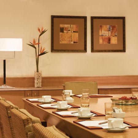 Trident Chennai Otel Dış mekan fotoğraf Meeting room at the Taj Bengal