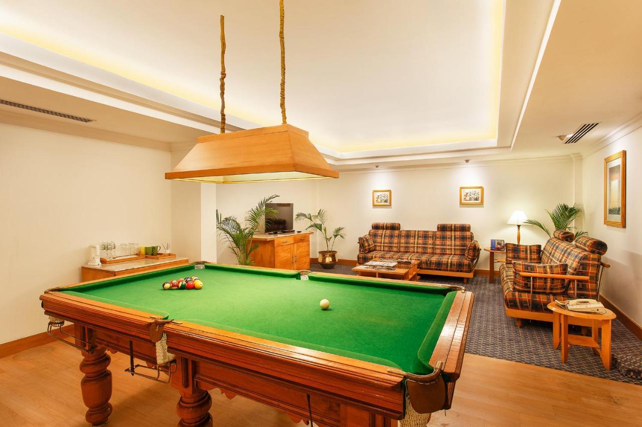 Trident Chennai Otel Dış mekan fotoğraf A pool table