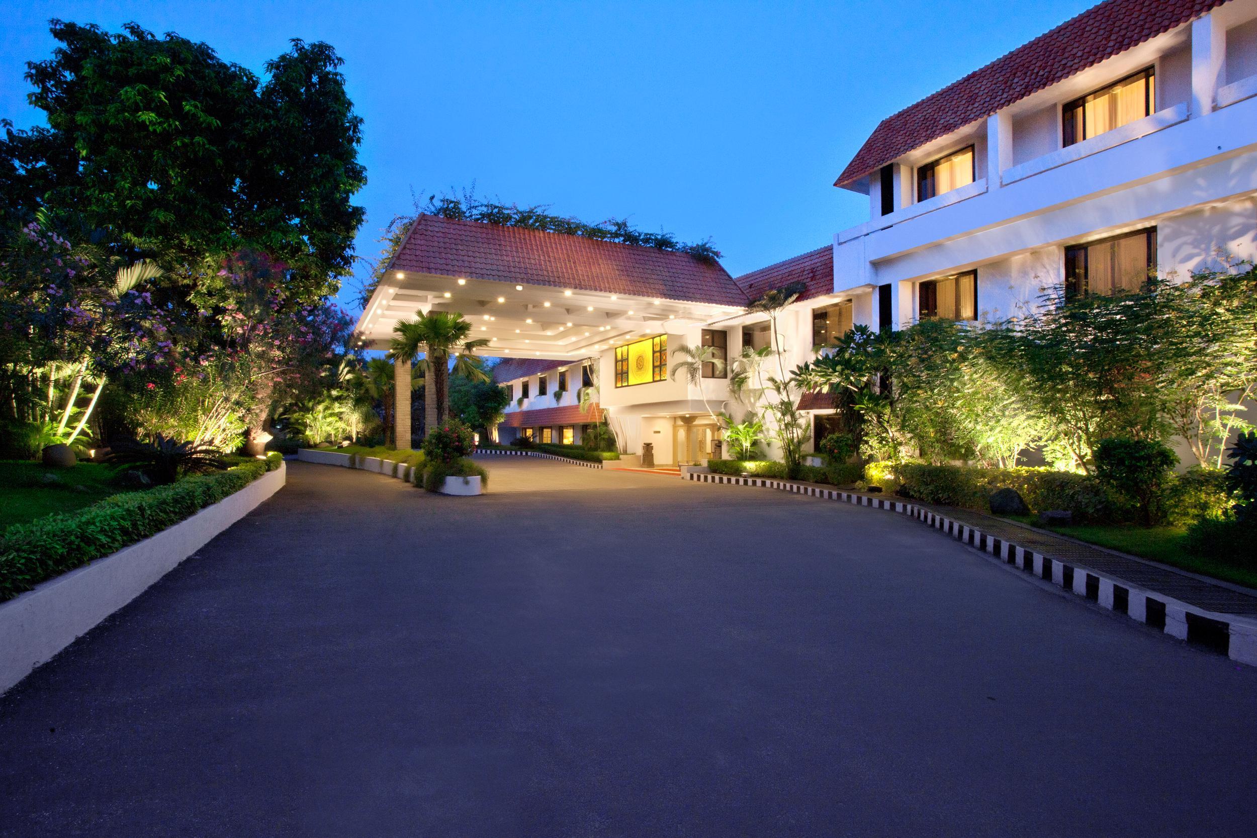 Trident Chennai Otel Dış mekan fotoğraf The hotel's main entrance