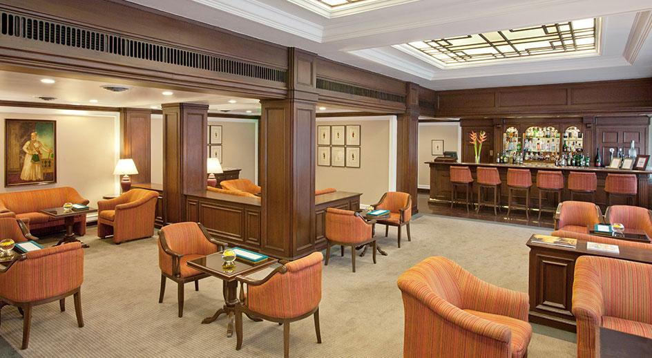 Trident Chennai Otel Dış mekan fotoğraf The bar at the Westin Palace Madrid