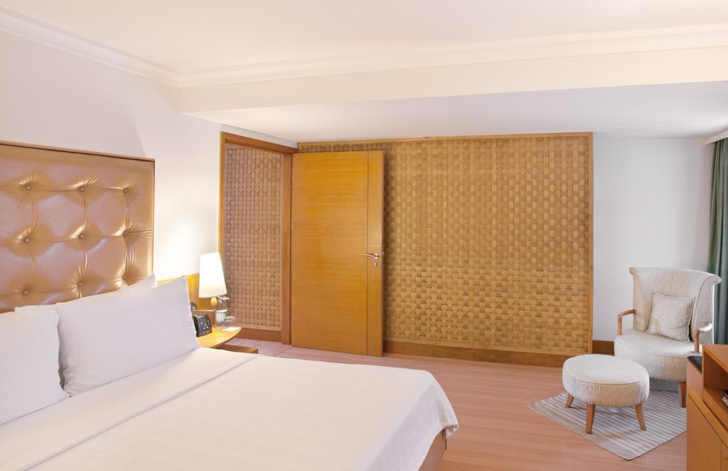 Trident Chennai Otel Dış mekan fotoğraf A room at the hotel