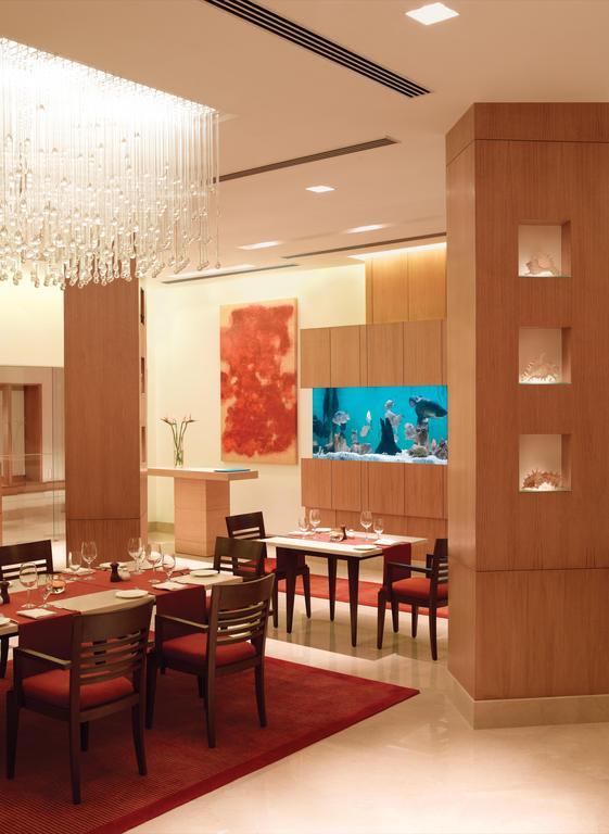 Trident Chennai Otel Dış mekan fotoğraf The restaurant