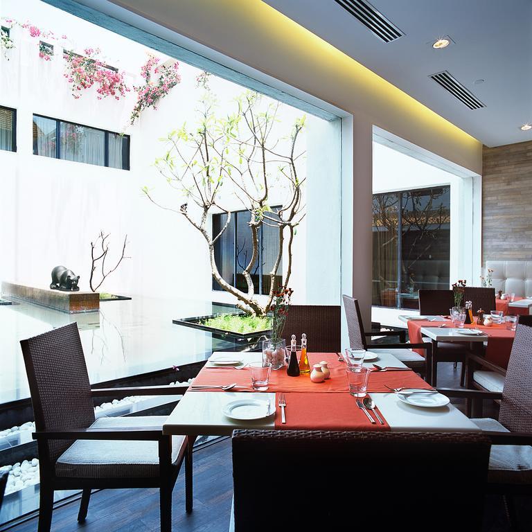 Trident Chennai Otel Dış mekan fotoğraf The restaurant