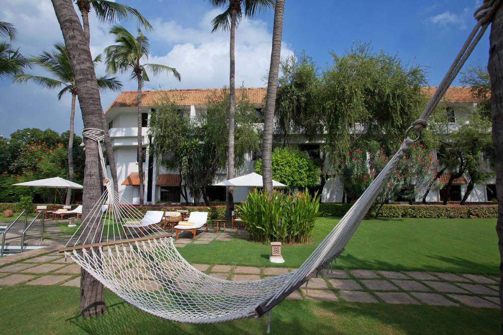 Trident Chennai Otel Dış mekan fotoğraf Hammock at a resort